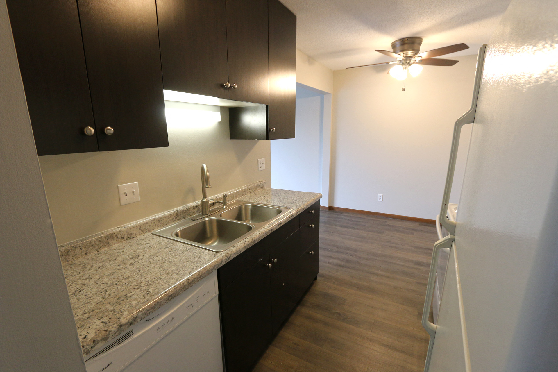 Edina Manor Apartments Image 13